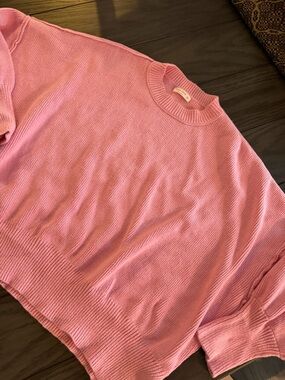 Women's Crewneck Sweater in Soft Pink - Classic Knit